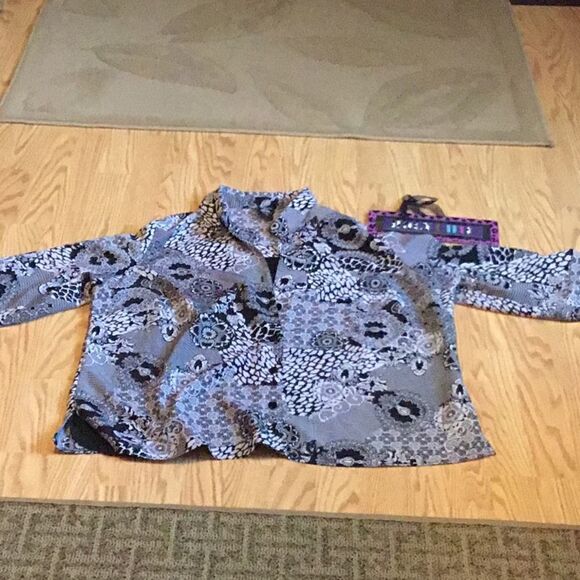 Ladies poly crepe button front blouse in 3 x large - Picture 4 of 8